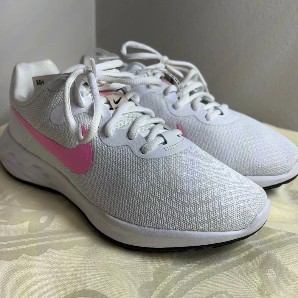 Nike revolution running